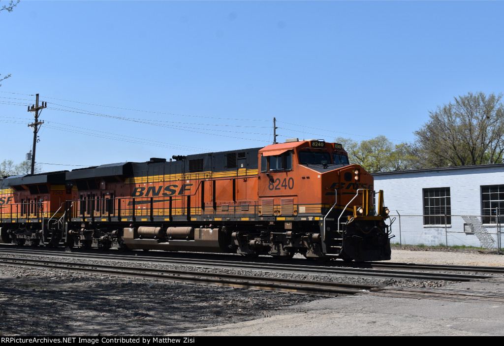 BNSF 8240